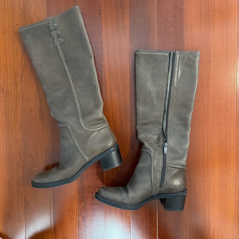 Vintage Enzo Angiolini tall leather brown boots with a classic button detail